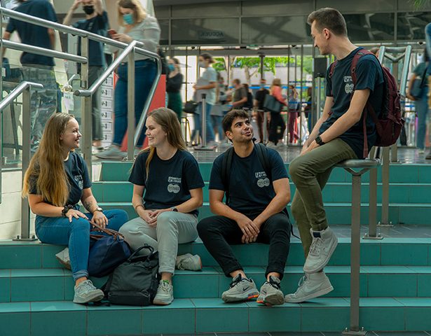 T-Shirts CVEC - Escaliers Pasteur